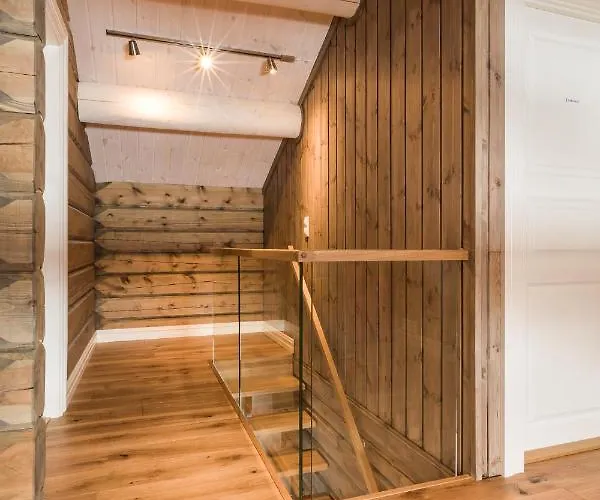 View 4 Bedrooms *